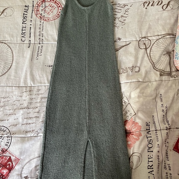 Green Sleeveless Knit Dress - Picture 2 of 4